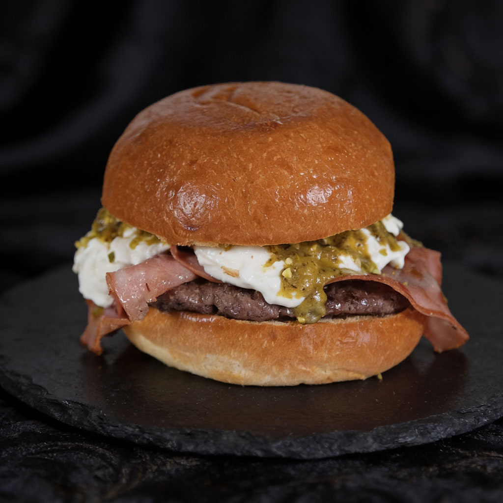 Frischer Burger zum Take-away bei Caruso Bonaduz