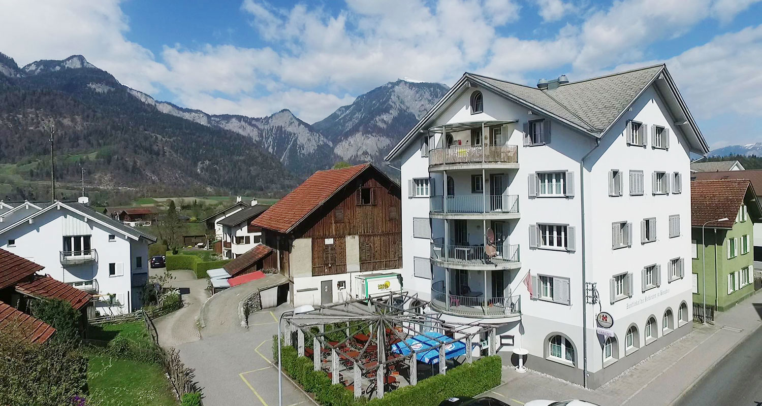 Gartenwirtschaft und Terrasse beim Ristorante Caruso Bonaduz