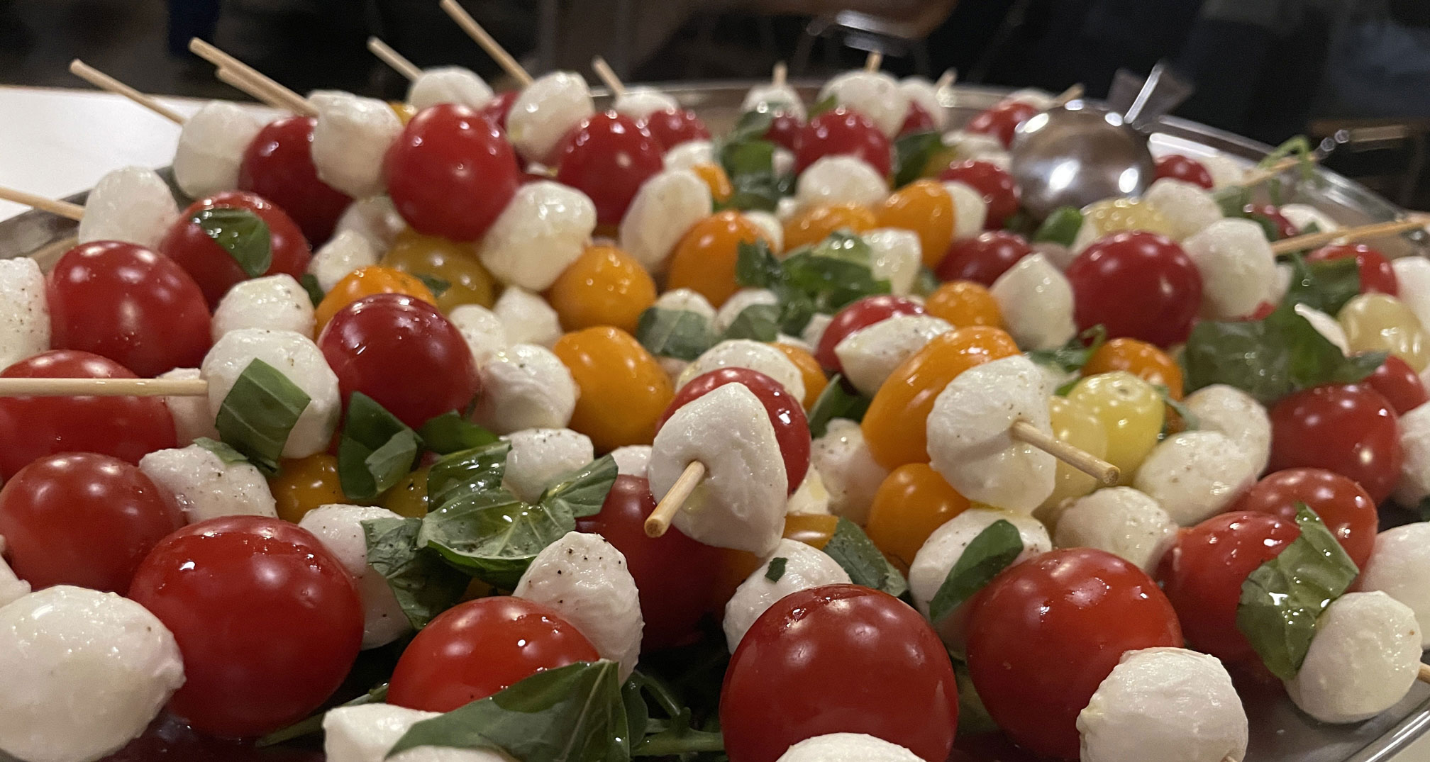 Tomaten Mozzarella Spiessli vom Caruso Partyservice